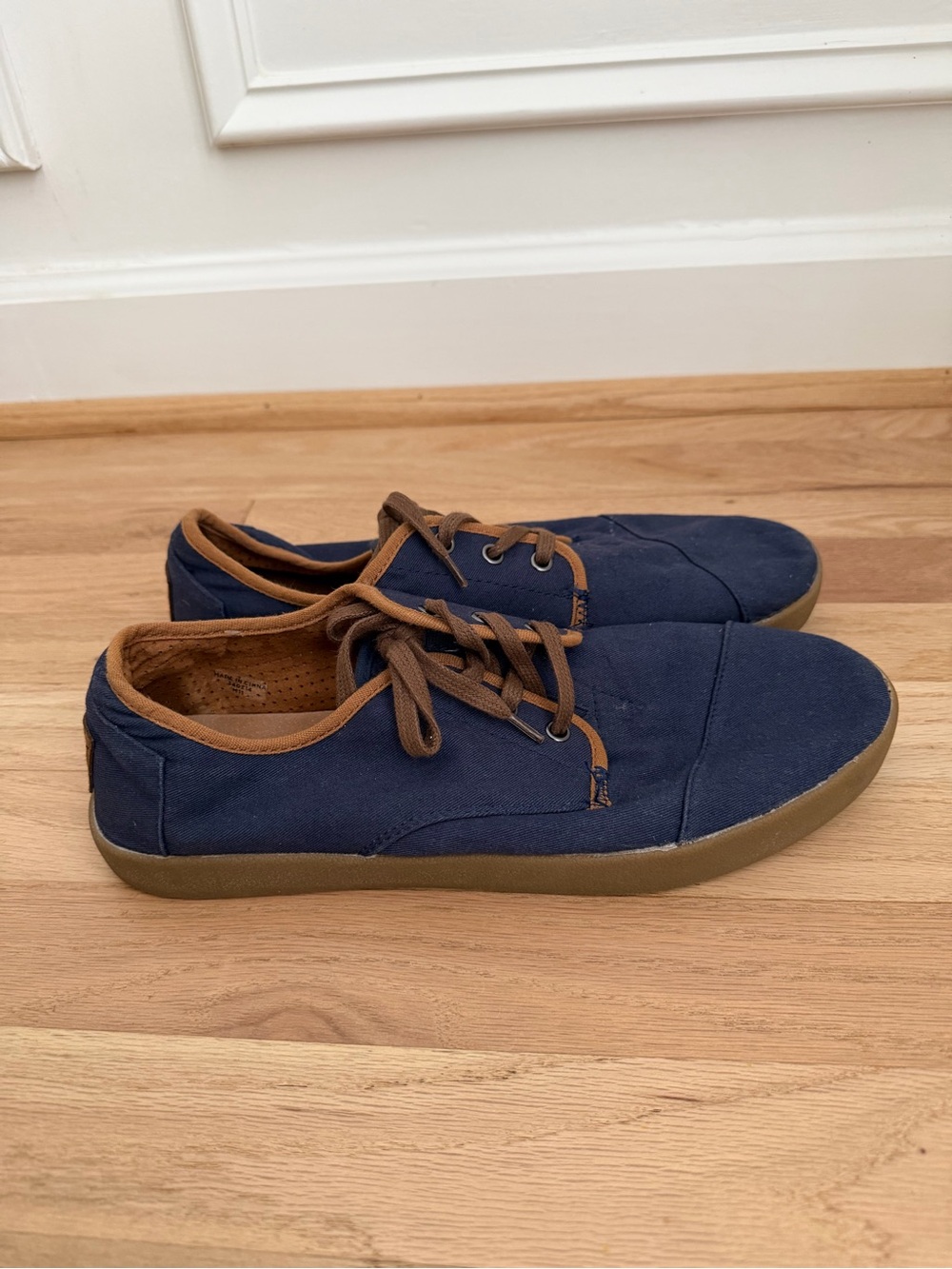 Toms Men's Casual Canvas Lace-Up Sneakers in Navy and Brown Size 11